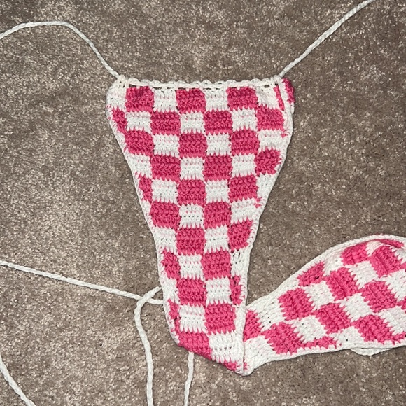 Frankie’s Bikini Pink Crochet - Picture 4 of 6